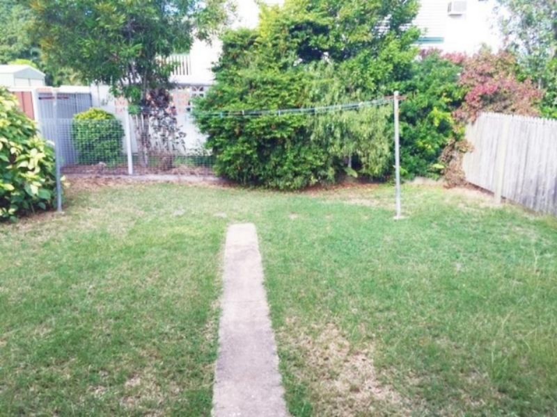 1/218 Horton Street, Koongal QLD 4701